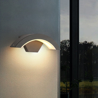 Sleek Modern Outdoor Wall Light – IP65 Waterproof LED Fixture