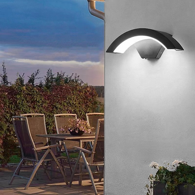 Sleek Modern Outdoor Wall Light – IP65 Waterproof LED Fixture