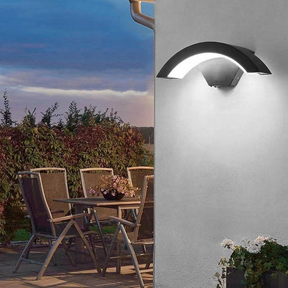 Sleek Modern Outdoor Wall Light – IP65 Waterproof LED Fixture